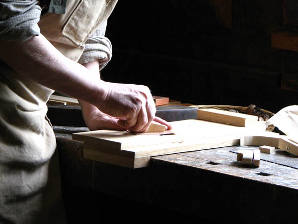 Nuestra <strong>carpintería de madera en  Cumbres de San Bartolomé</strong> es una empresa de <strong>herencia familiar</strong>, por lo que  contamos con gran <strong>experiencia </strong>en la profesión.